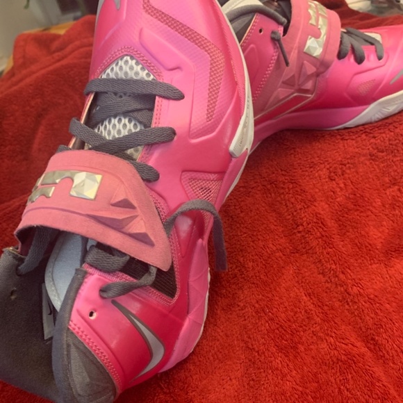 LeBron James Pink Nikes - Kay Yow!! - Picture 6 of 6